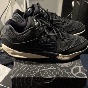 Nike Men's Black and White Athletic Shoes